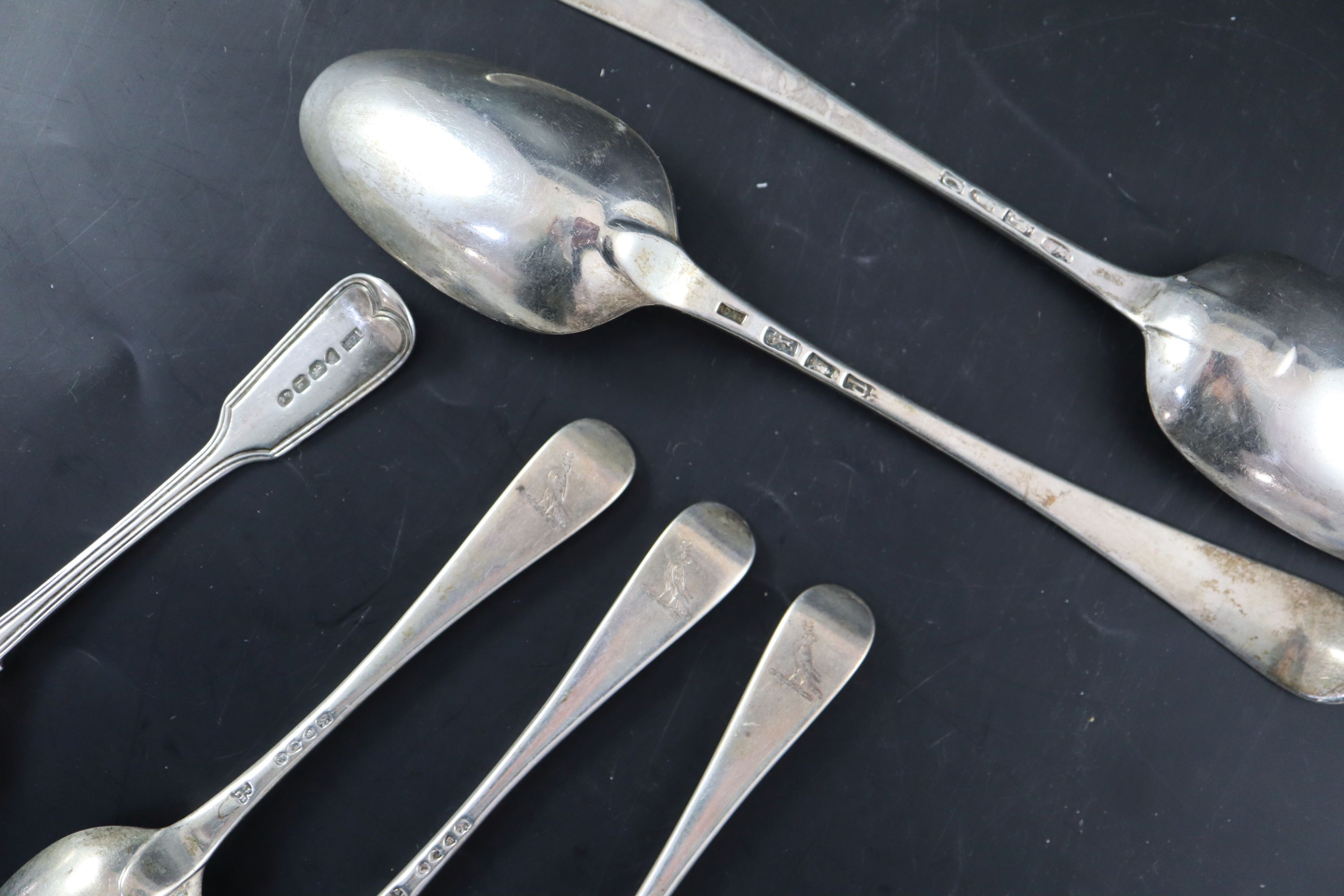 A George III silver fiddle and thread pattern fish slice, London, 1811 and six assorted silver spoons, 16.5oz.